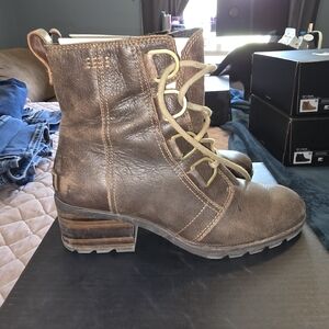 Sorel Cate Lace boots size 8.5